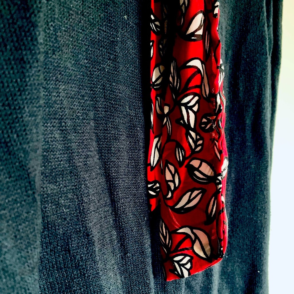 Black soft wool red collar top 
Size - L